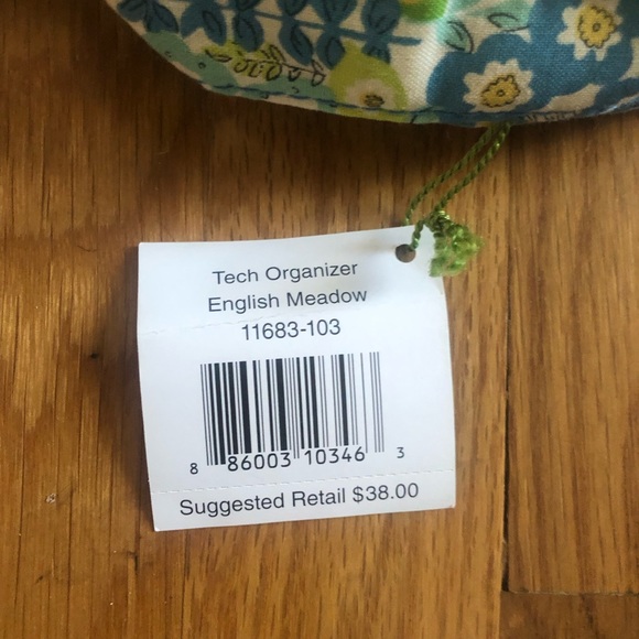 Vera Bradley Travel Essentials Bundle - Picture 6 of 16